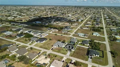 2502 NW 1st Street Cape Coral FL 33993