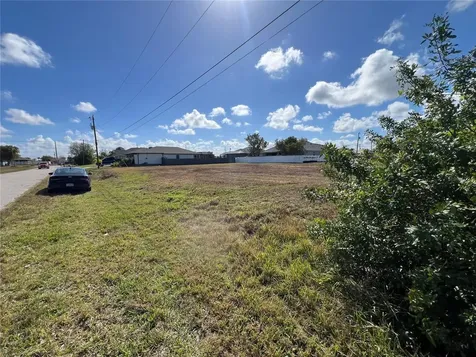 2502 NW 1st Street Cape Coral FL 33993