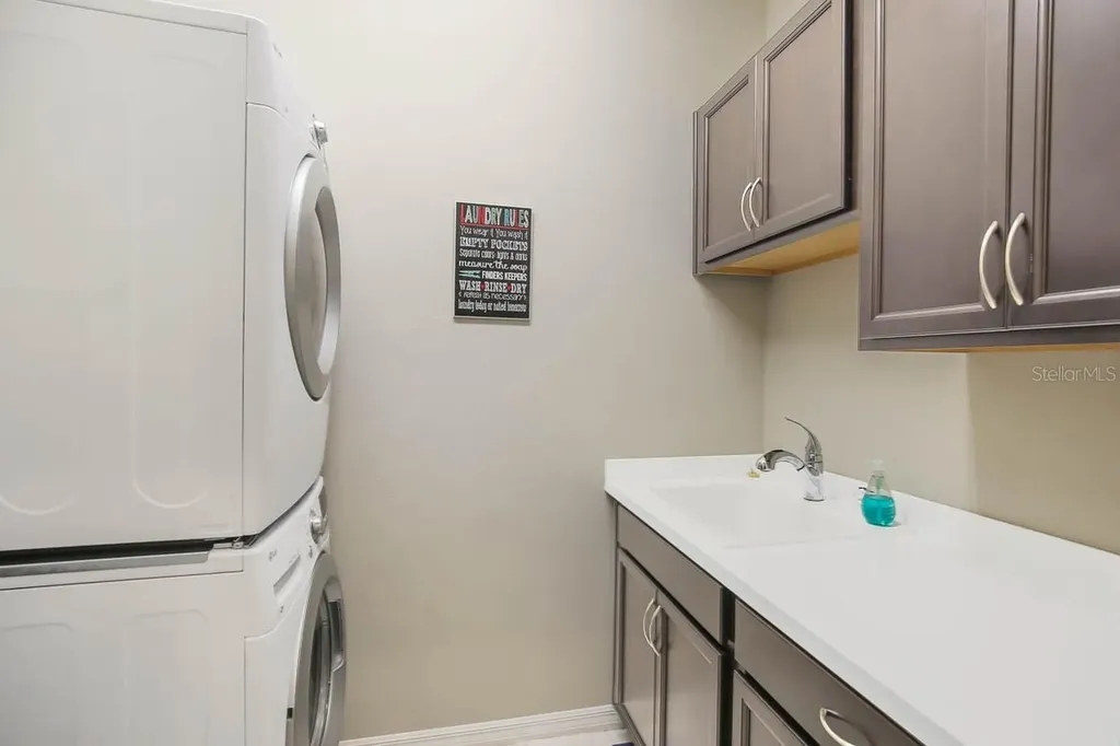 5834 Esker Falls Lane Lithia FL 33547