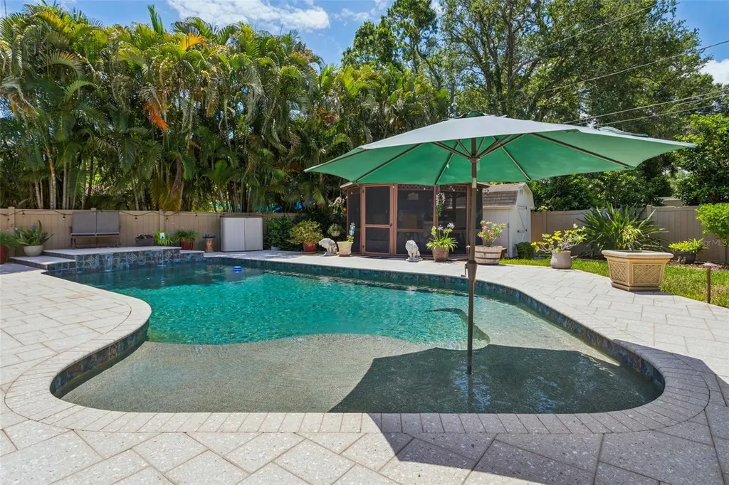 1883 Oakdale Lane N Clearwater FL 33764