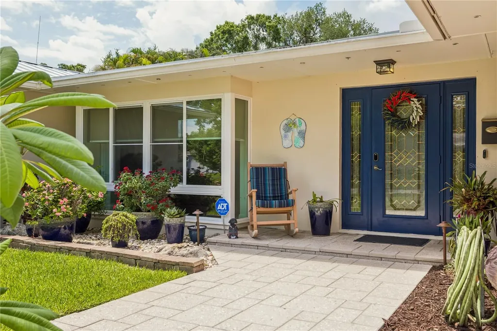 1883 Oakdale Lane N Clearwater FL 33764