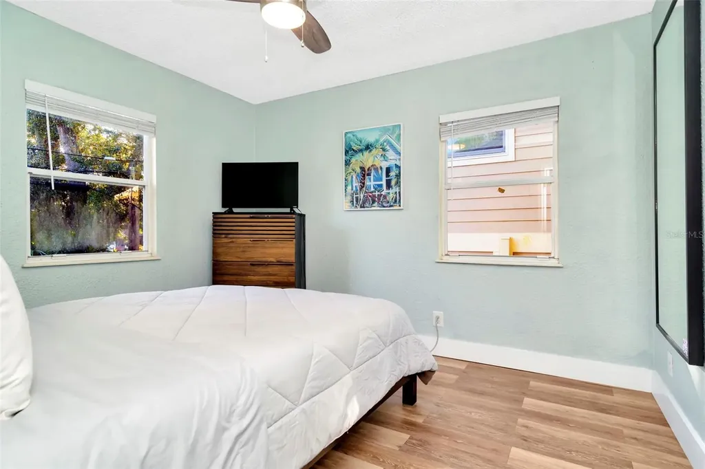826 11th Avenue S St Petersburg FL 33701