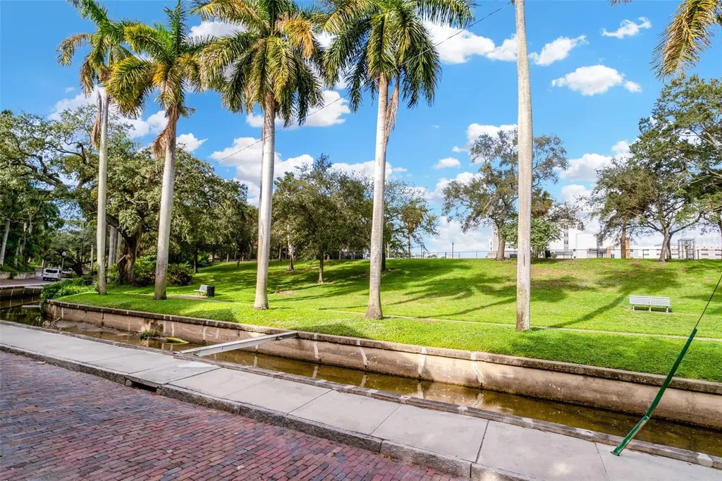 826 11th Avenue S St Petersburg FL 33701
