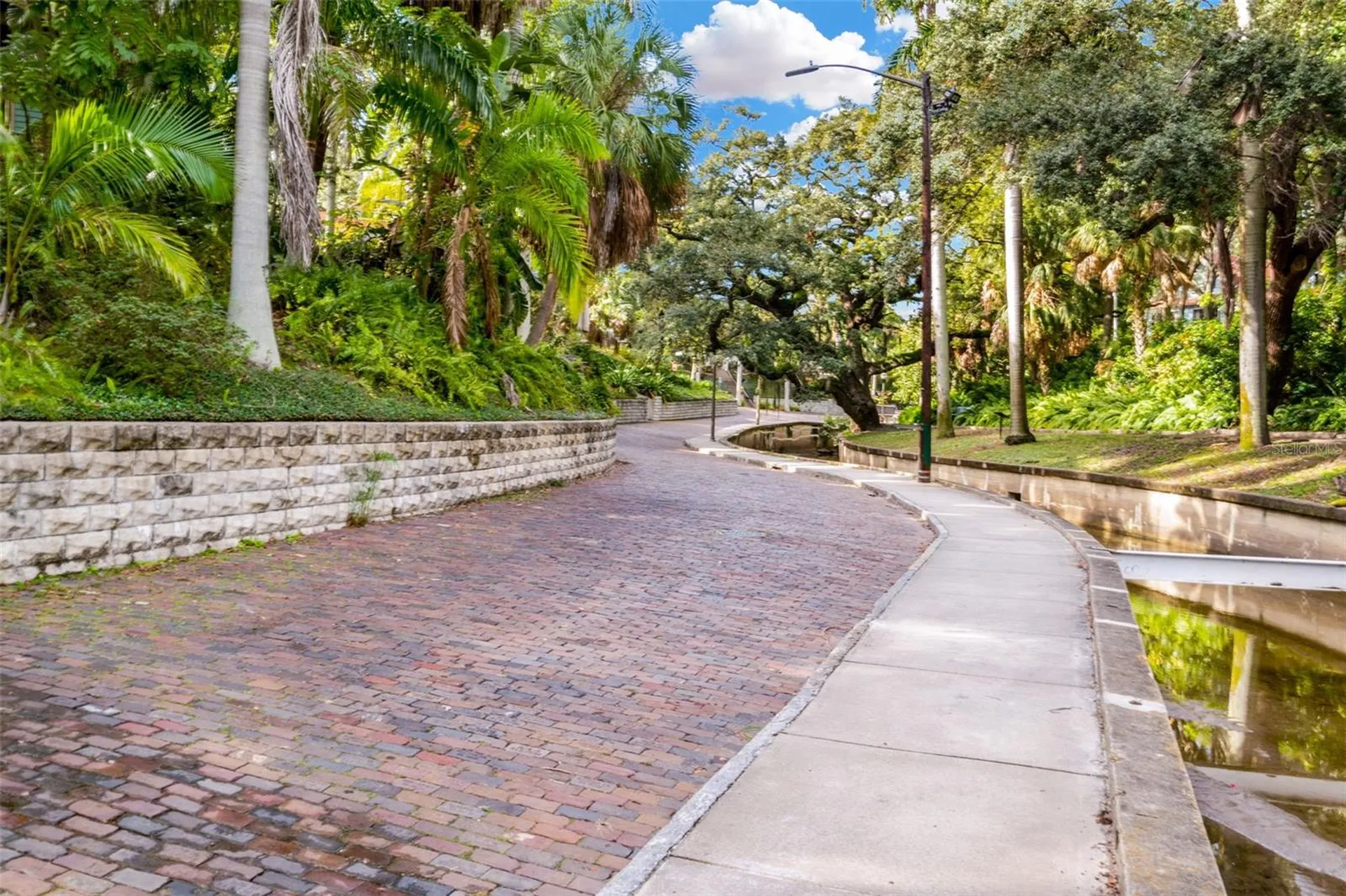 826 11th Avenue S St Petersburg FL 33701
