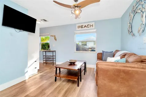 826 11th Avenue S St Petersburg FL 33701