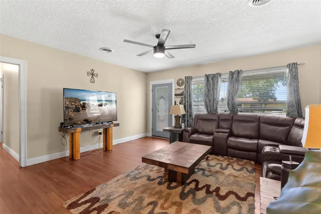 14407 Lake Junietta Drive Tavares FL 32778