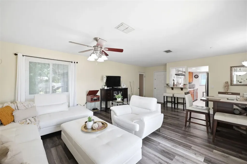 111 69th Avenue N St Petersburg FL 33702