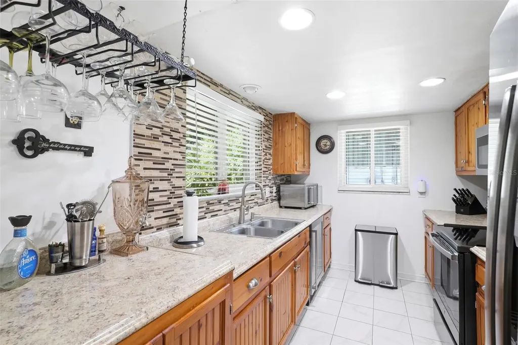 111 69th Avenue N St Petersburg FL 33702