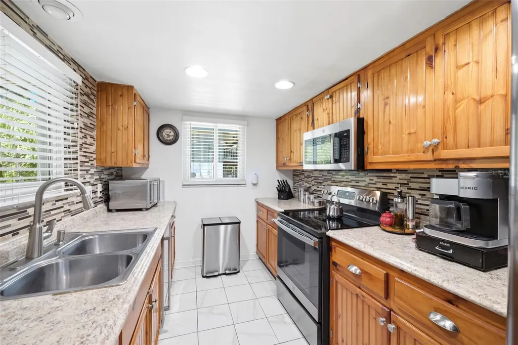 111 69th Avenue N St Petersburg FL 33702