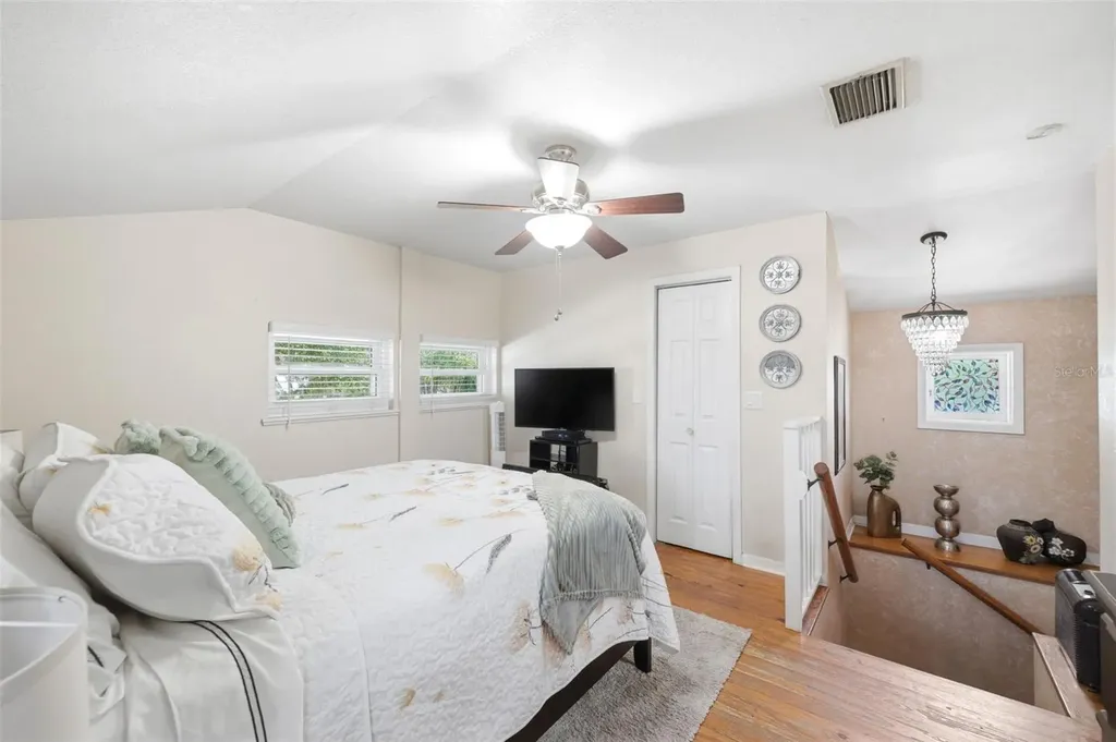 111 69th Avenue N St Petersburg FL 33702