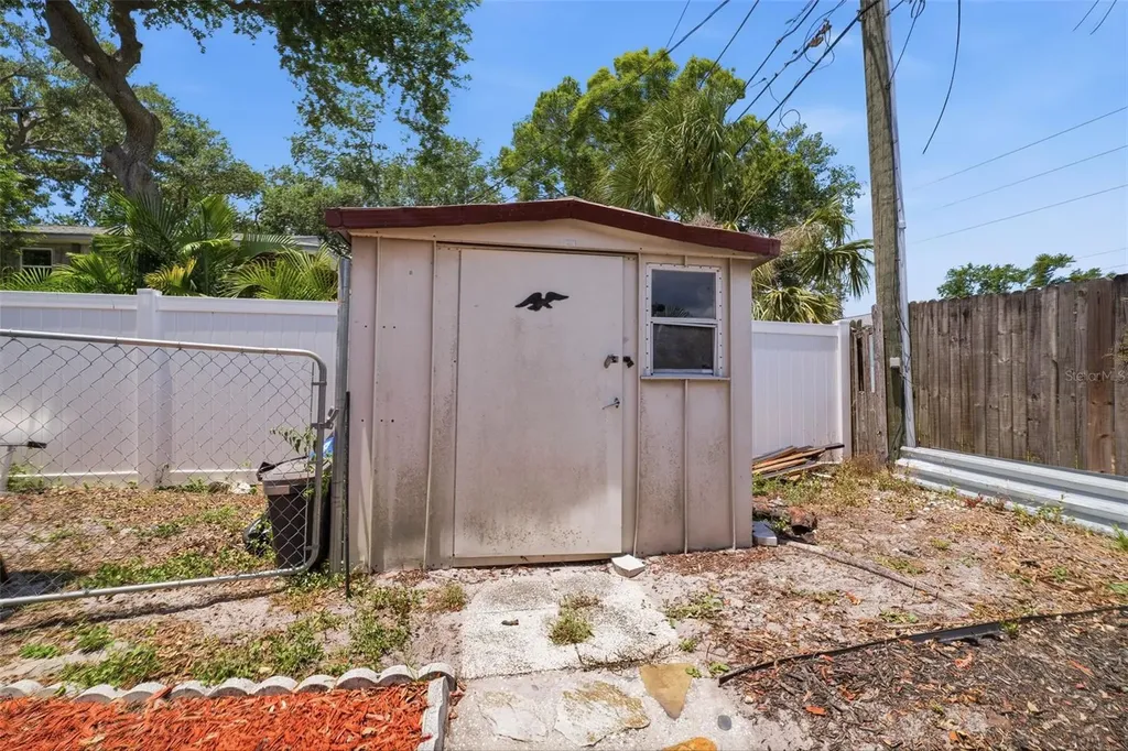 111 69th Avenue N St Petersburg FL 33702