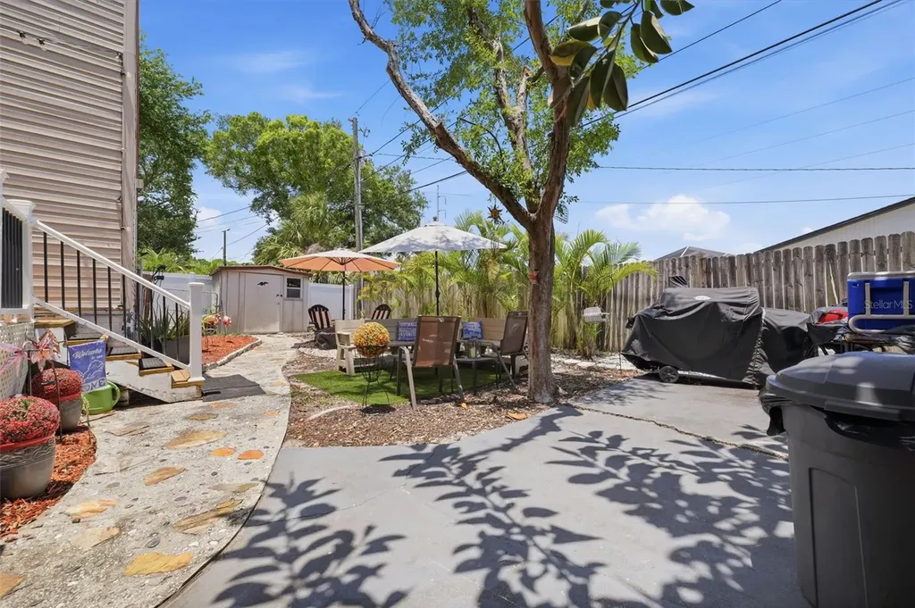 111 69th Avenue N St Petersburg FL 33702
