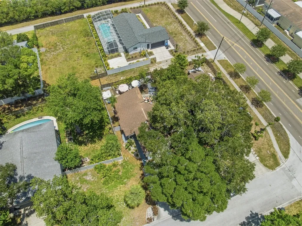 111 69th Avenue N St Petersburg FL 33702