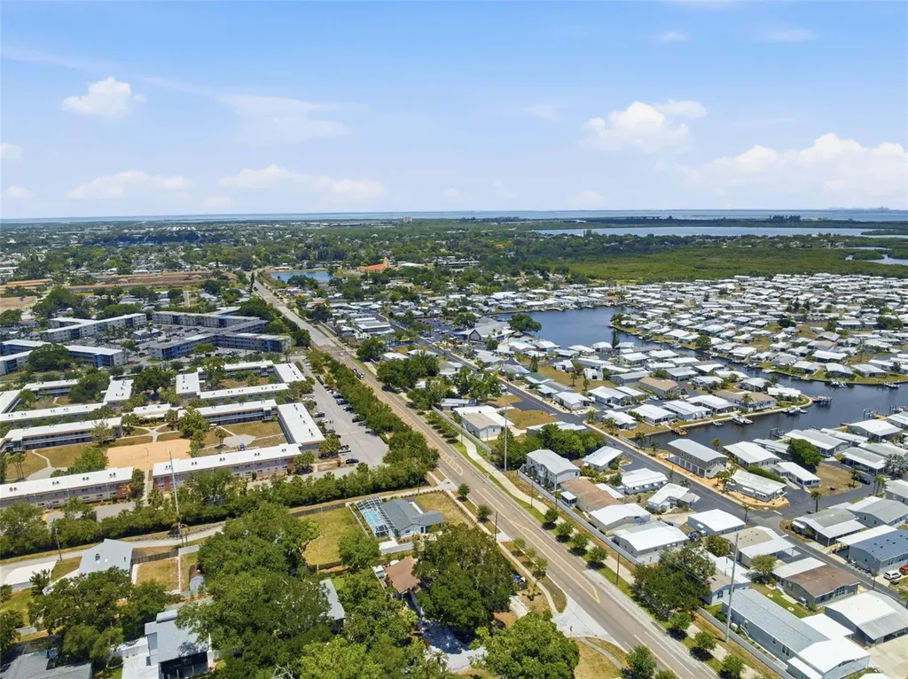 111 69th Avenue N St Petersburg FL 33702