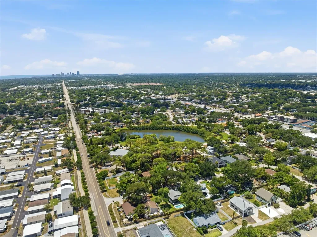 111 69th Avenue N St Petersburg FL 33702