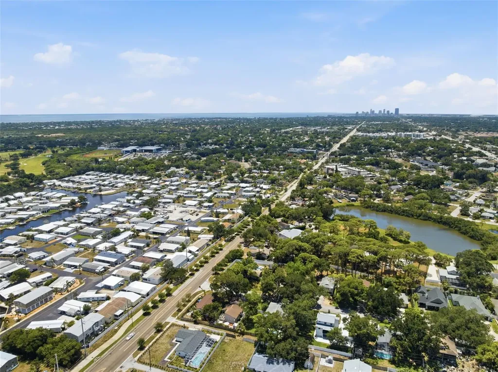 111 69th Avenue N St Petersburg FL 33702