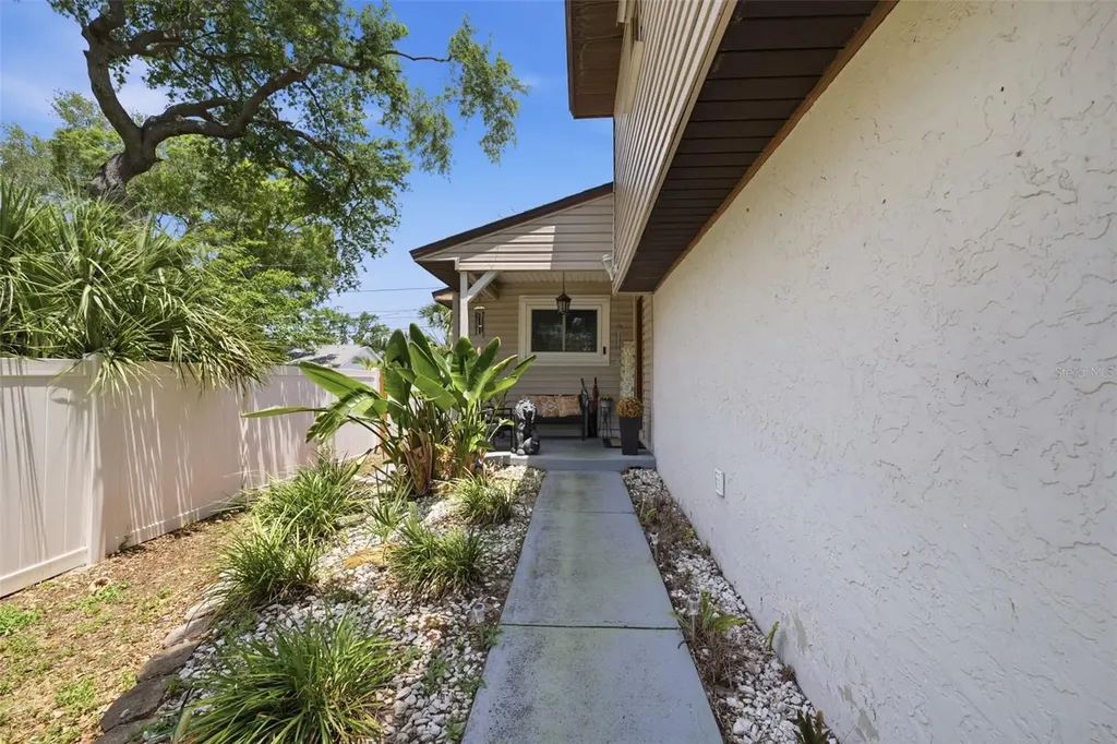 111 69th Avenue N St Petersburg FL 33702