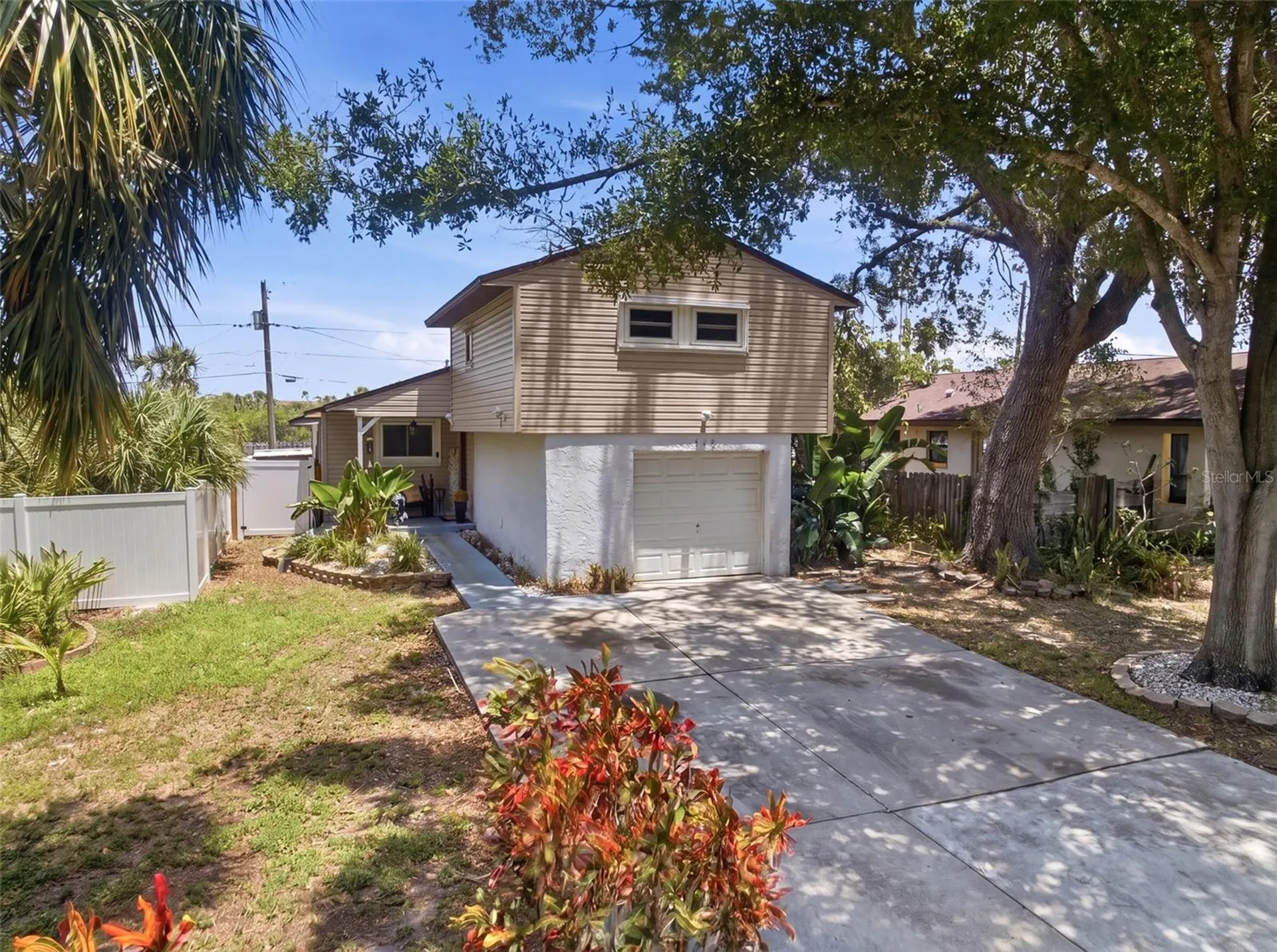 111 69th Avenue N St Petersburg FL 33702