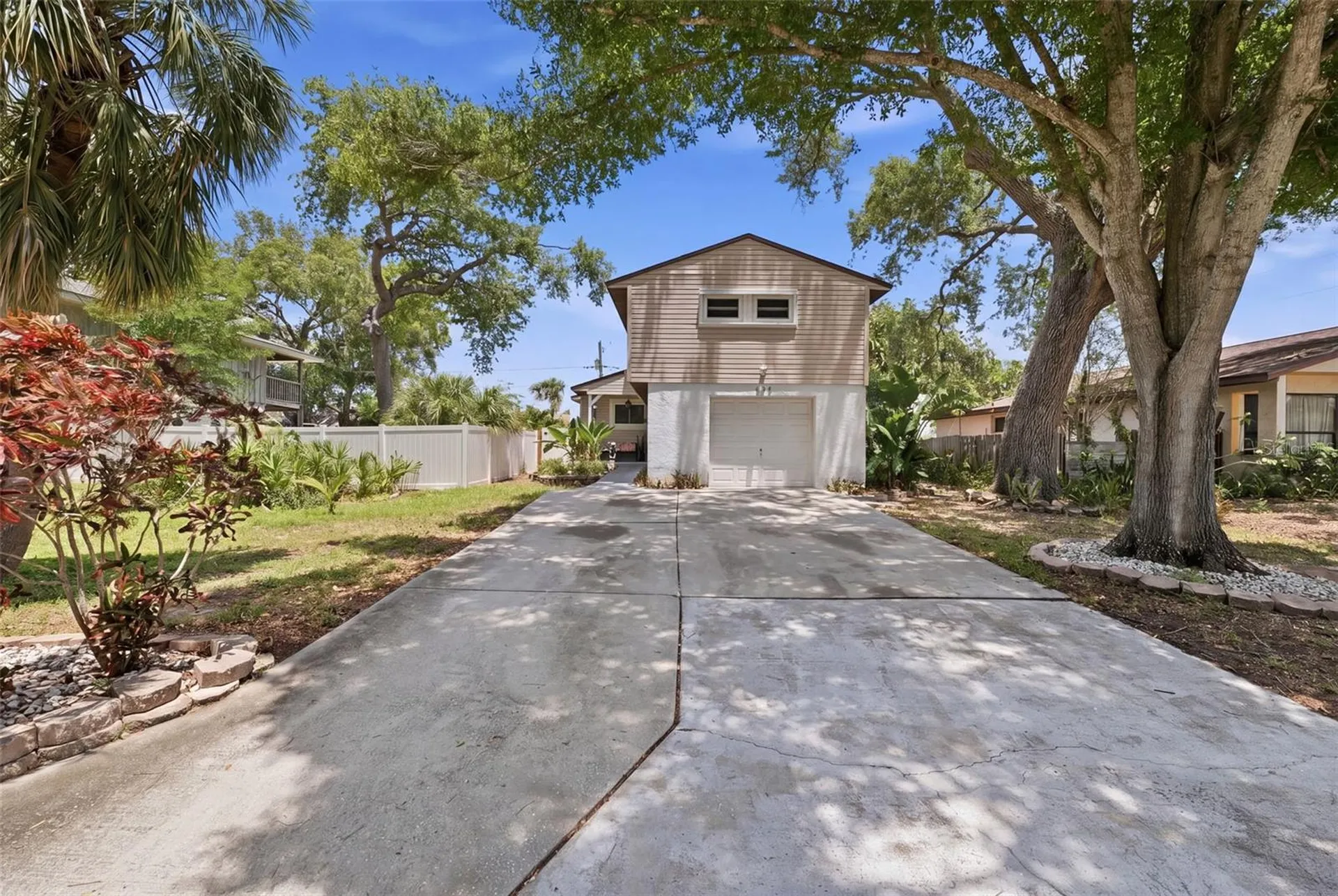 111 69th Avenue N St Petersburg FL 33702