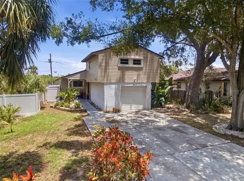 111 69TH Avenue N St Petersburg FL 33702