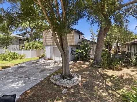 111 69th Avenue N St Petersburg FL 33702