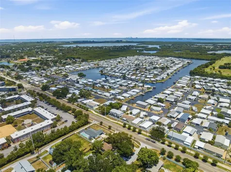 111 69th Avenue N St Petersburg FL 33702