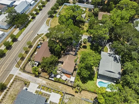 111 69th Avenue N St Petersburg FL 33702