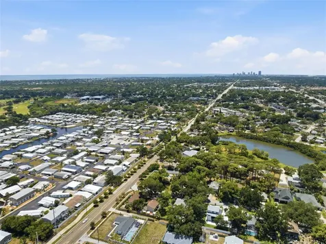 111 69th Avenue N St Petersburg FL 33702
