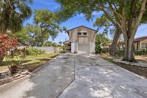 111 69th Avenue N St Petersburg FL 33702