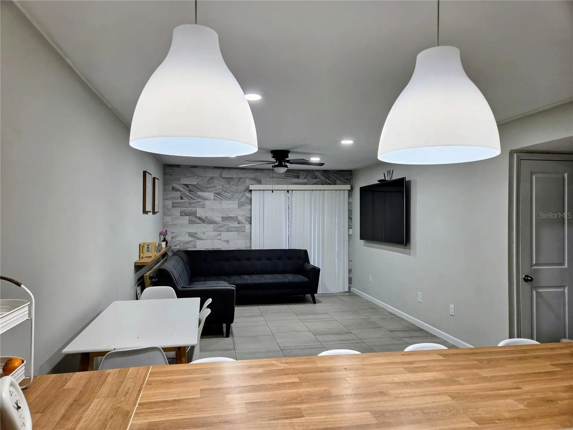 2850 N Powers Drive Orlando FL 32818