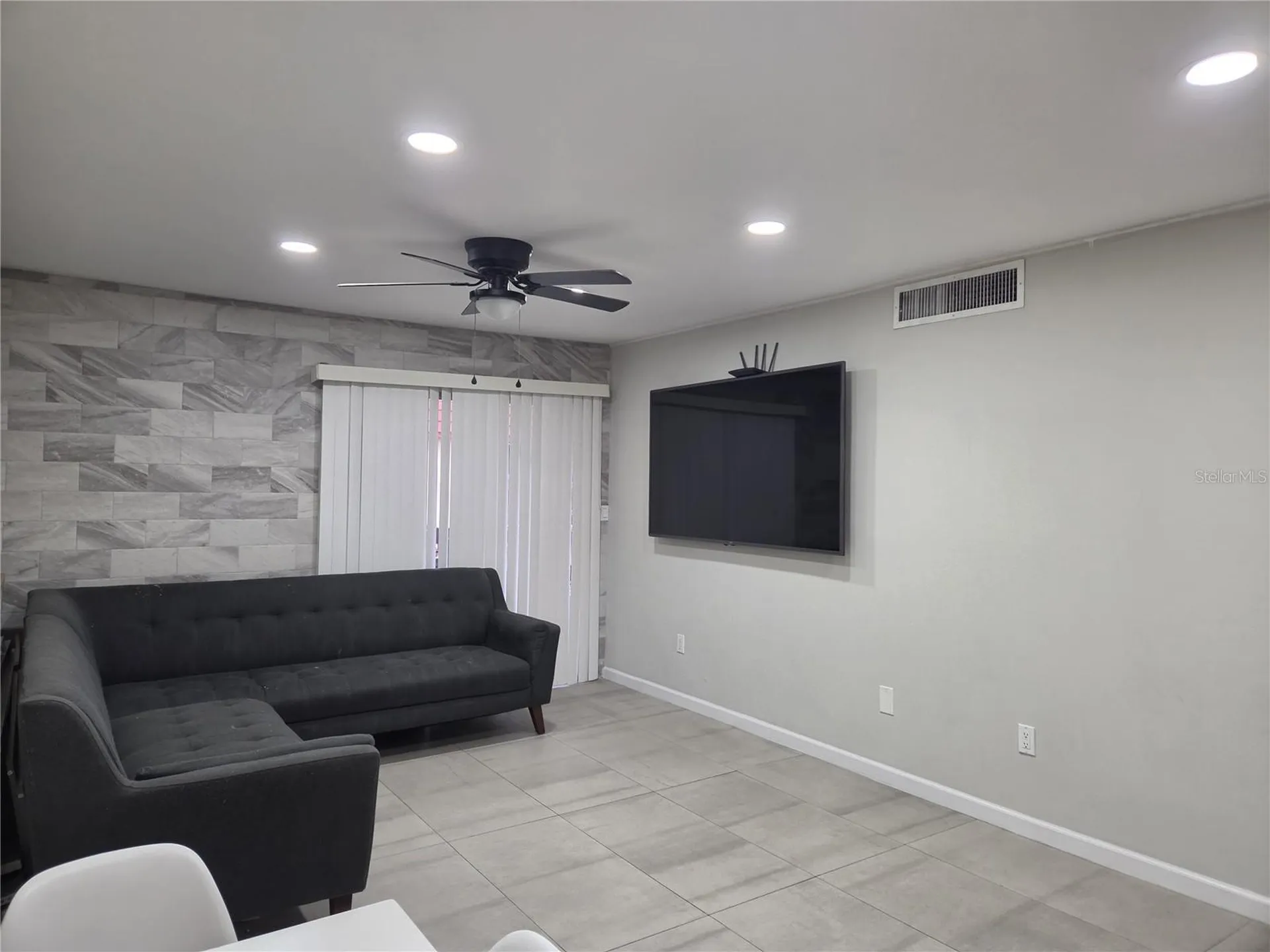 2850 N Powers Drive Orlando FL 32818