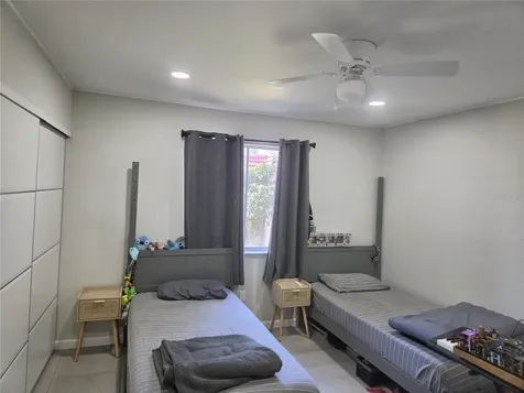 2850 N Powers Drive Orlando FL 32818