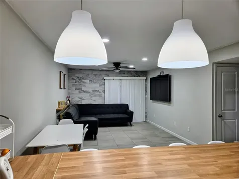 2850 N Powers Drive Orlando FL 32818