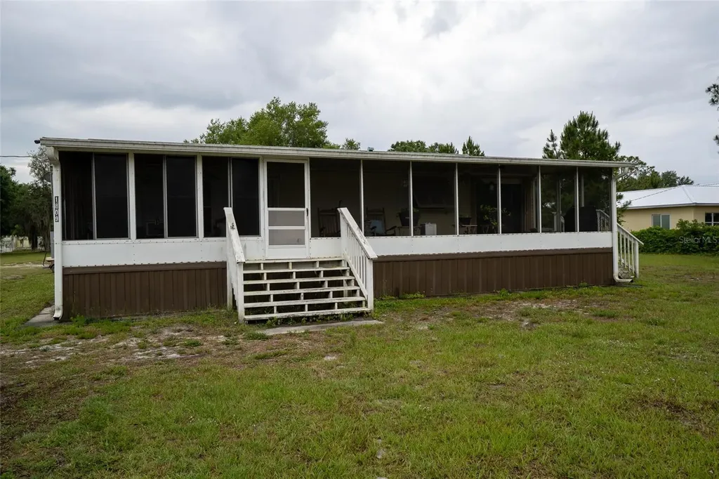 1809 E Holiday Drive Lorida FL 33857