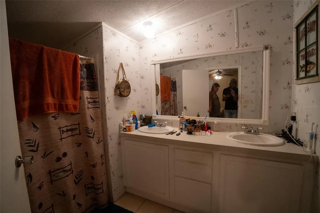 1809 E Holiday Drive Lorida FL 33857