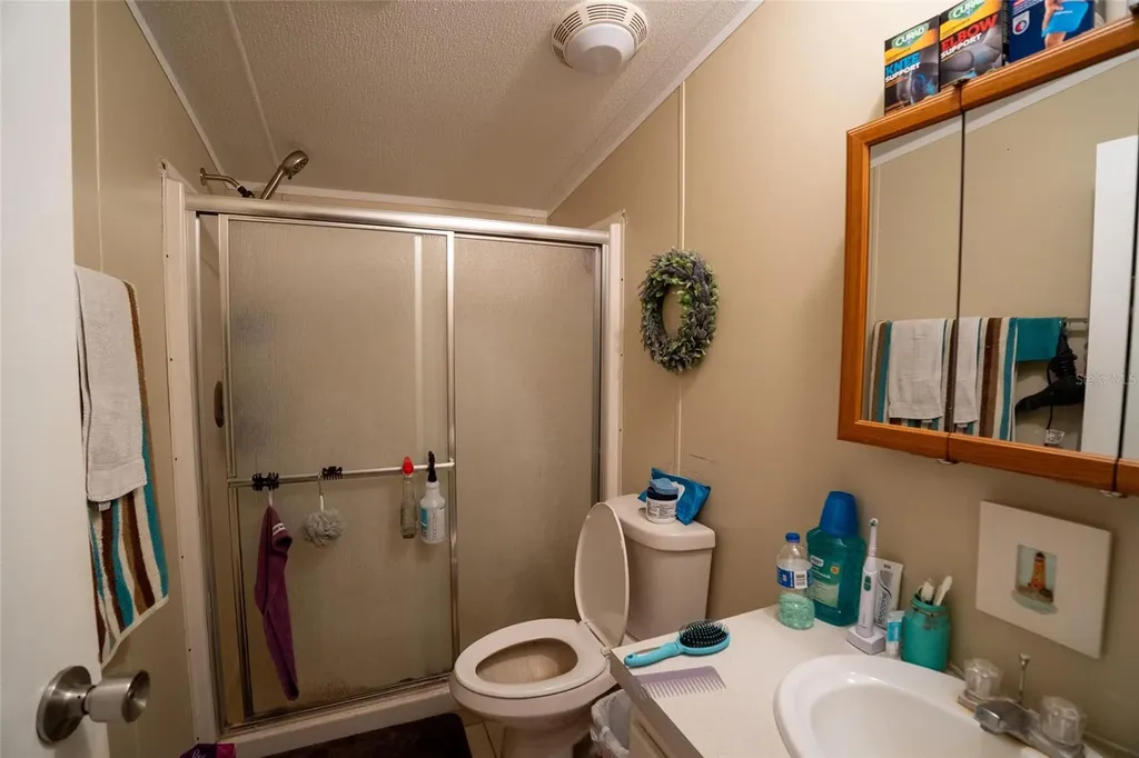 1809 E Holiday Drive Lorida FL 33857