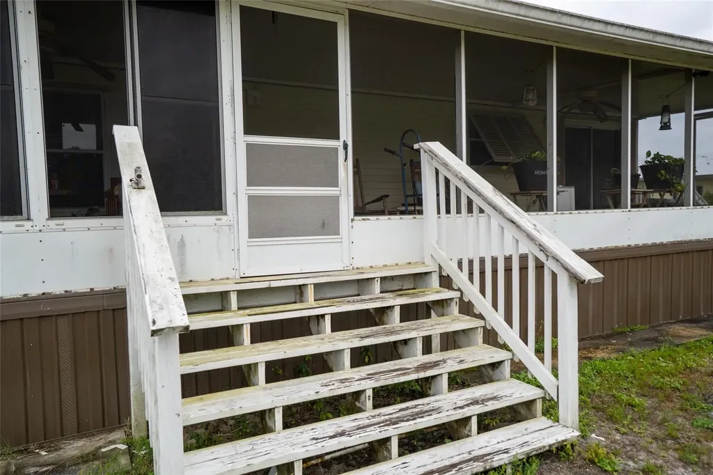 1809 E Holiday Drive Lorida FL 33857