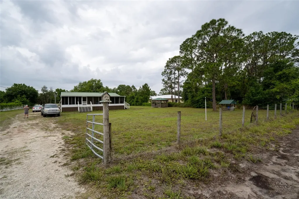 1809 E Holiday Drive Lorida FL 33857