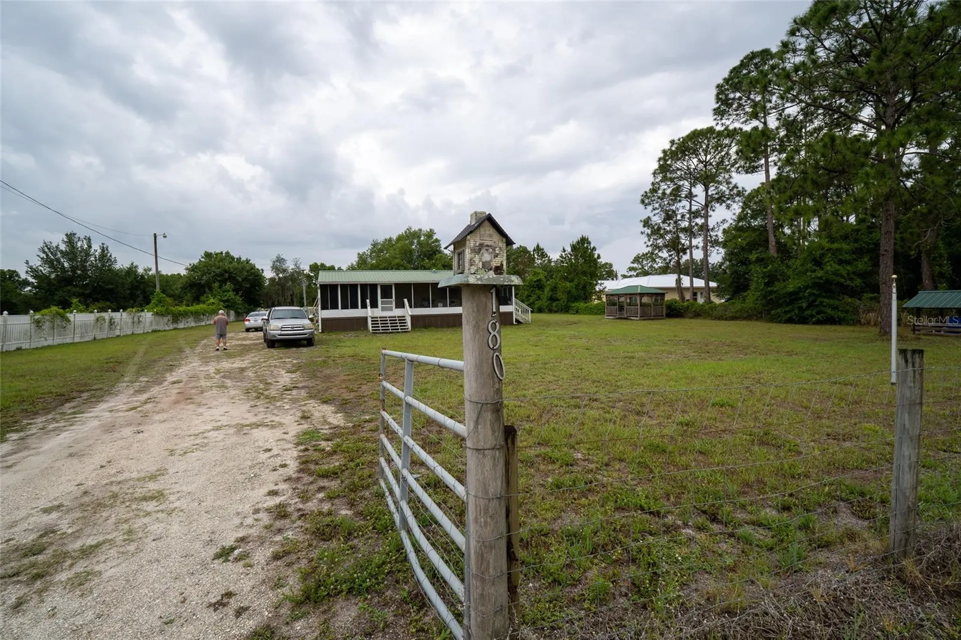1809 E Holiday Drive Lorida FL 33857