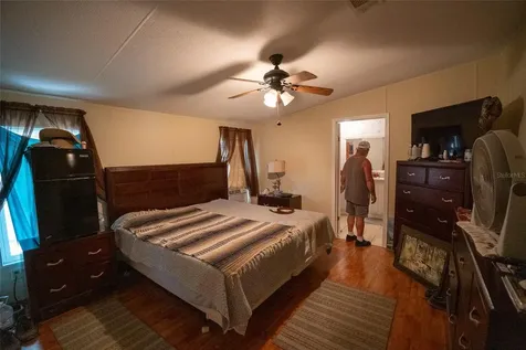 1809 E Holiday Drive Lorida FL 33857