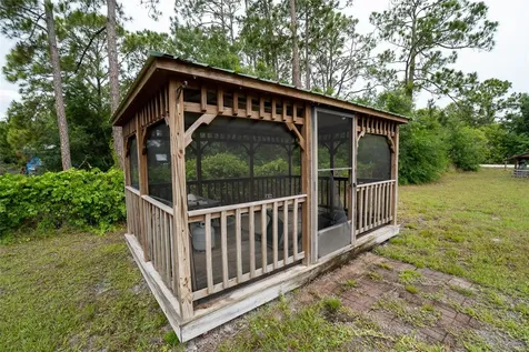 1809 E Holiday Drive Lorida FL 33857