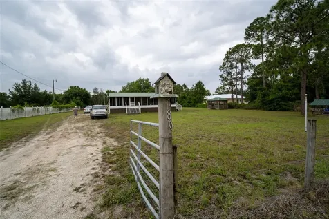 1809 E Holiday Drive Lorida FL 33857