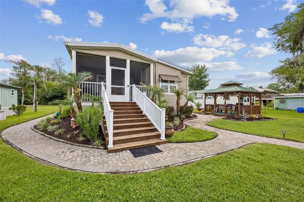 329 Paradise Circle Satsuma FL 32189