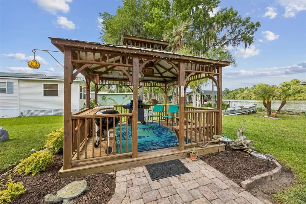 329 Paradise Circle Satsuma FL 32189