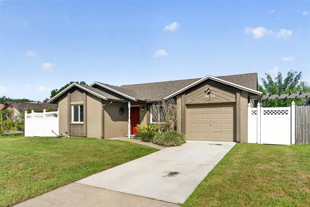 7632 Lakeside Woods Drive Orlando FL 32810