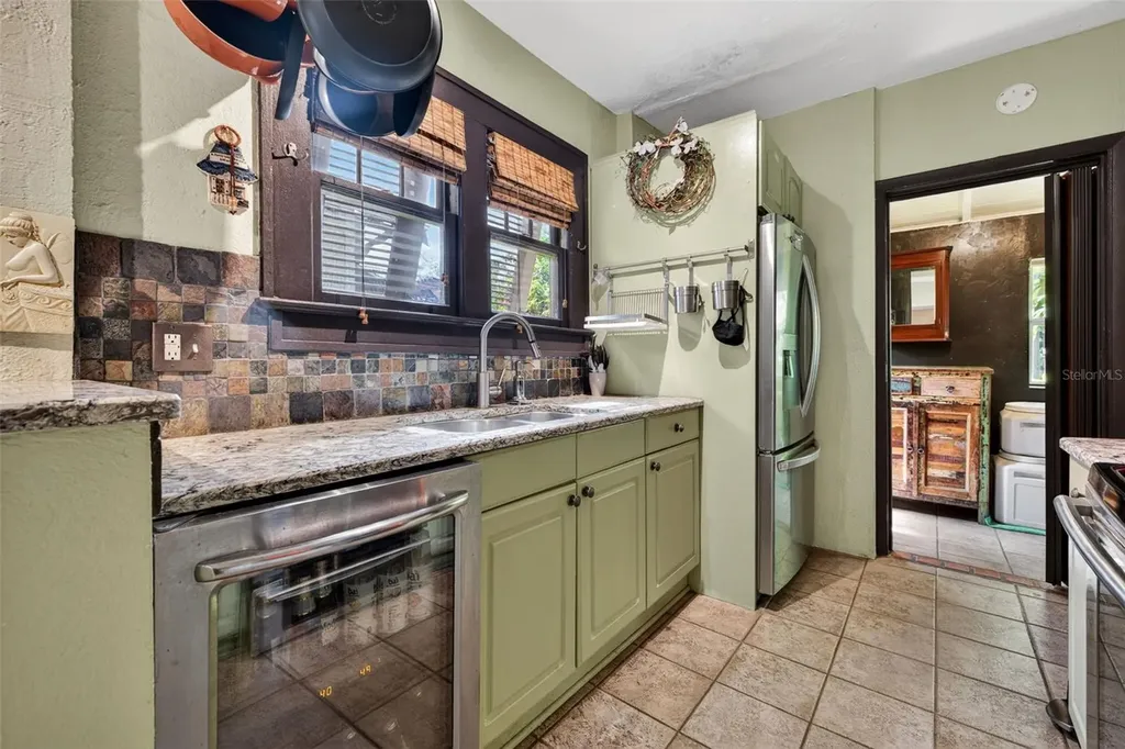 652 8th Avenue N St Petersburg FL 33701