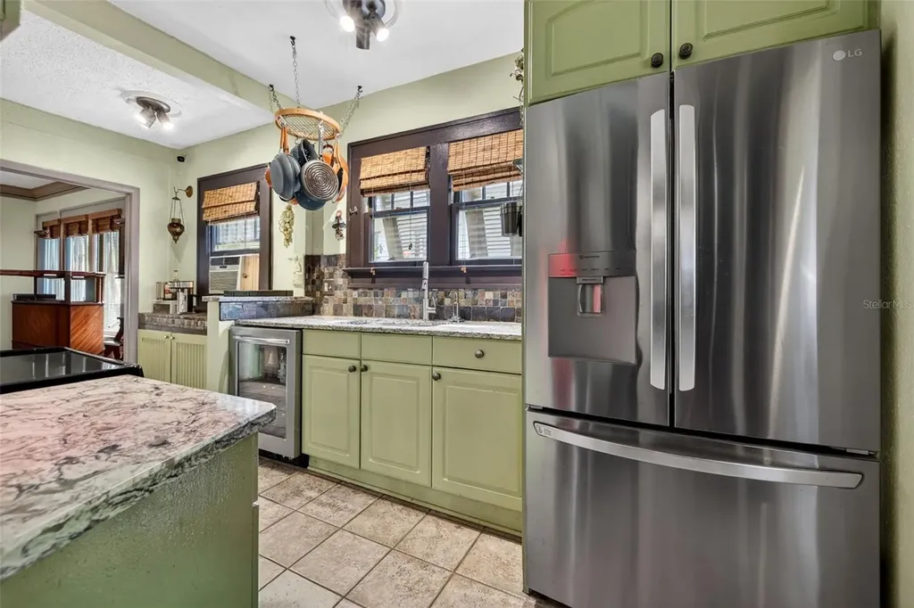 652 8th Avenue N St Petersburg FL 33701