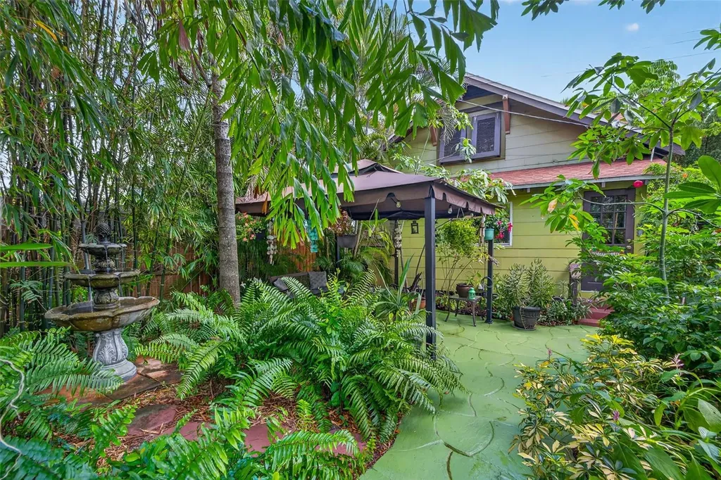 652 8th Avenue N St Petersburg FL 33701