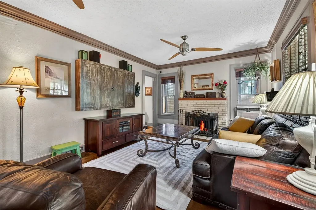 652 8th Avenue N St Petersburg FL 33701
