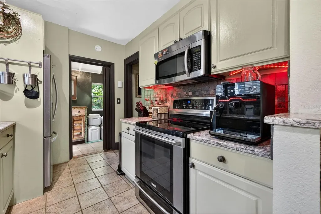 652 8th Avenue N St Petersburg FL 33701